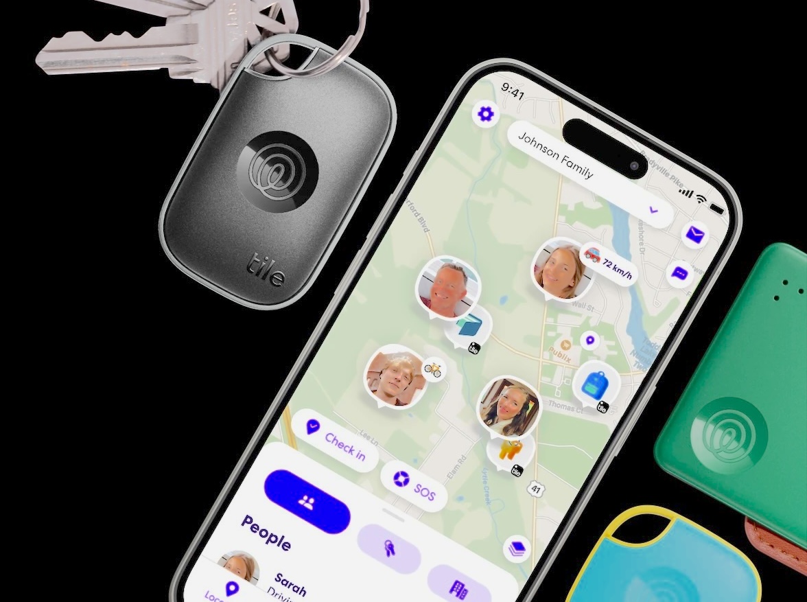 Android phone tracking the location of an iPhone on a map interface